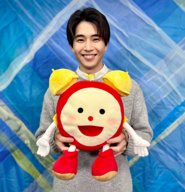 中沢元紀セット 足なっが！】中沢元紀の昭和な“波止場ポーズ”が「スタイル良