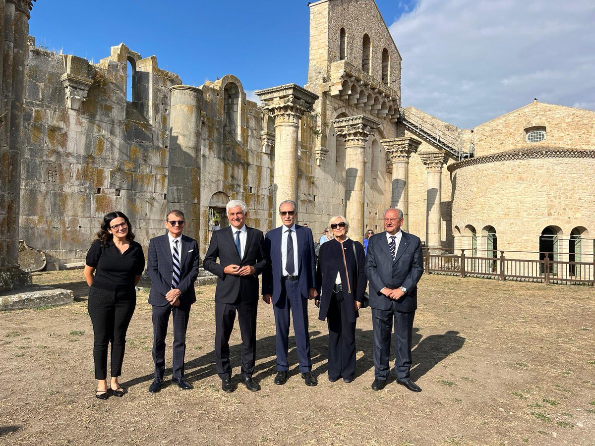Ce matin, depuis Venosa, la Région Basilicate devient la première région du sud de l’Italie à signer la déclaration d’adhésion au Millénaire 2027, que nous signerons dans quelques semaines avec les cinq autres régions italiennes engagées dans l’événement.