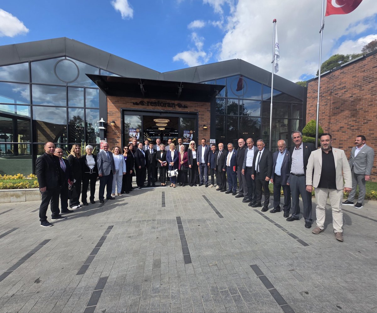 Beykoz Muhtarlar Toplantısı:

Mahallelerimizin ihtiyaç ve taleplerini istişare etmek üzere Beykoz ilçemizde muhtarlarımızla bir araya geldik. Toplantıya, Beykoz Şube Müdürümüz Sayın Atacan Çohadar ile birlikte katılım sağladık.

Muhtarlarımız, İSKİ’nin hizmetlerinden duydukları