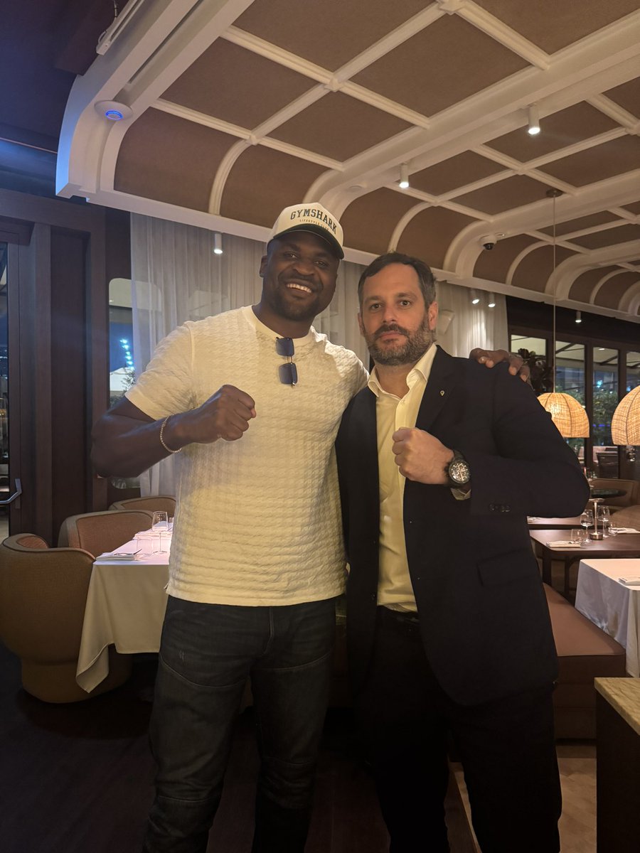 AdriaMir_'s tweet photo. Pleasure to meet the true champ!

@francis_ngannou https://t.co/L2aciFoBQt