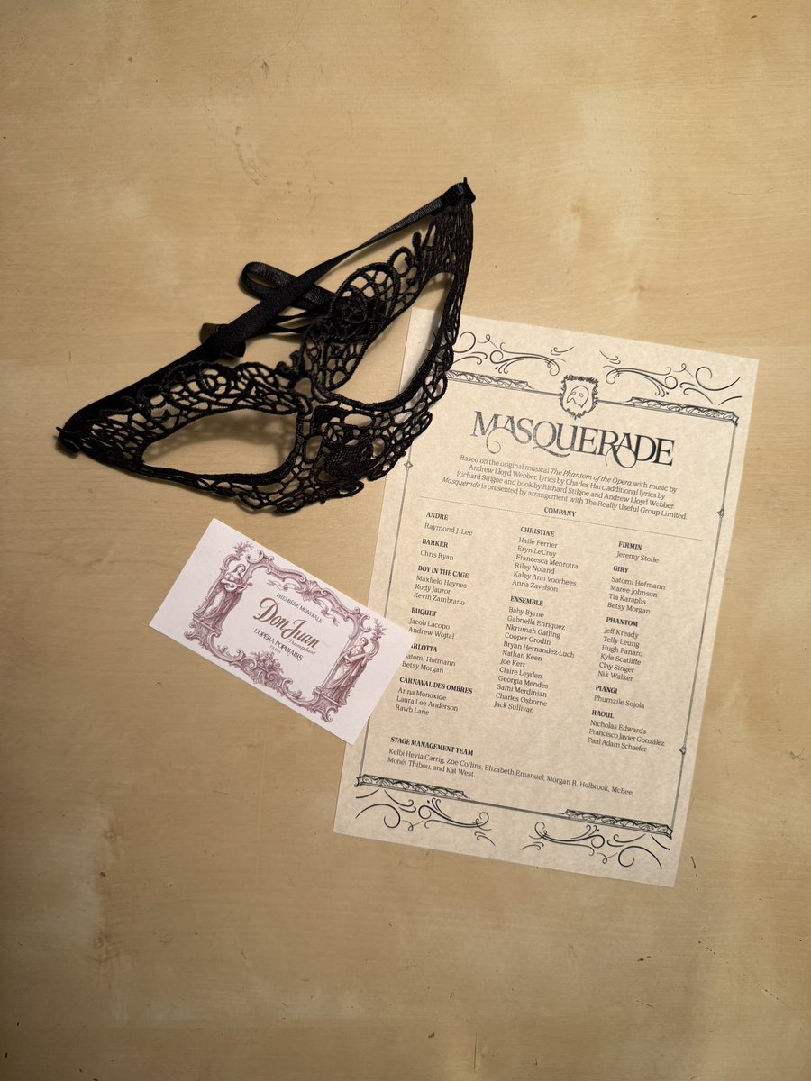 『オペラ座〜』イマーシブ版『Masquerade（マスカレード）』プレビューを拝見。ファントムは皆さんお馴染みテリー・リアン！オケ録音は歌いにくそう…すぐ側にお客さんがいるのに歌いまくるのは大変そう…と言う所感でしたが目の前で豪華キャストが演じるのはすごい臨場感！オペラ座ファンは必見です。