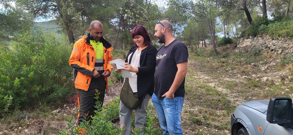 AjOlerdola's tweet photo. ❗️Treballs de gestió forestal per prevenir incendis

✅Els realitza l'Associació de Propietaris Forestals del Massís del Garraf amb finançament i direcció tècnica de la Diputació en una parcel·la municipal, al turó del Pi de la Jeia, prop de Daltmar

ℹ️🎙️https://t.co/f4TBKwaqlI https://t.co/IcGbFFfxdK