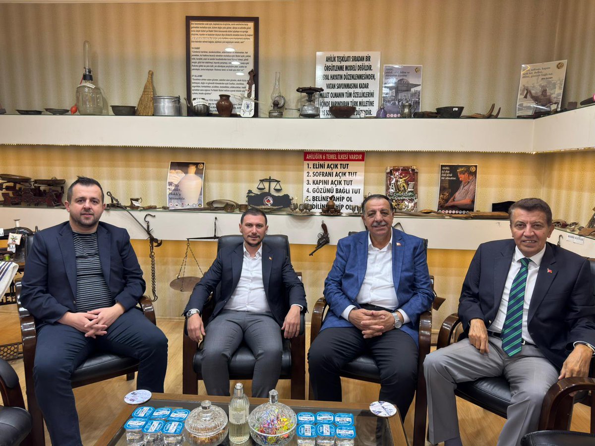 Kırklareli Esnaf ve Sanatkârlar Odaları Birliği ve Kırklareli Şoförler ve Otomobilciler Odası Başkanı Sn. Ali Fuat Şeker’i ziyaret ettik.

İl Koordinatörümüz Sn. Ali Sevinç ve Genel Merkez Koordinatörümüz Sn. Furkan Topaloğlu ile birlikte gerçekleştirdiğimiz bu ziyarette,