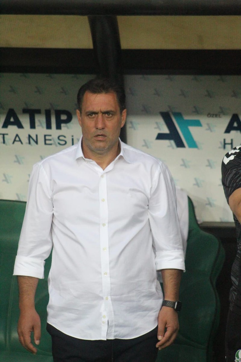 🚨Dün akşam Sivasspor karşısında skandal bir haftaya imza atan teknik direktör Serhat Sütlü istifa etti. 

✅Sütlü'nün istifa kararı sonrası oyuncular, teknik heyet ve teknik direktör Serhat Sütlü ile görüşerek verdiği karardan geri dönmesini ve kongre süresince yanlarında