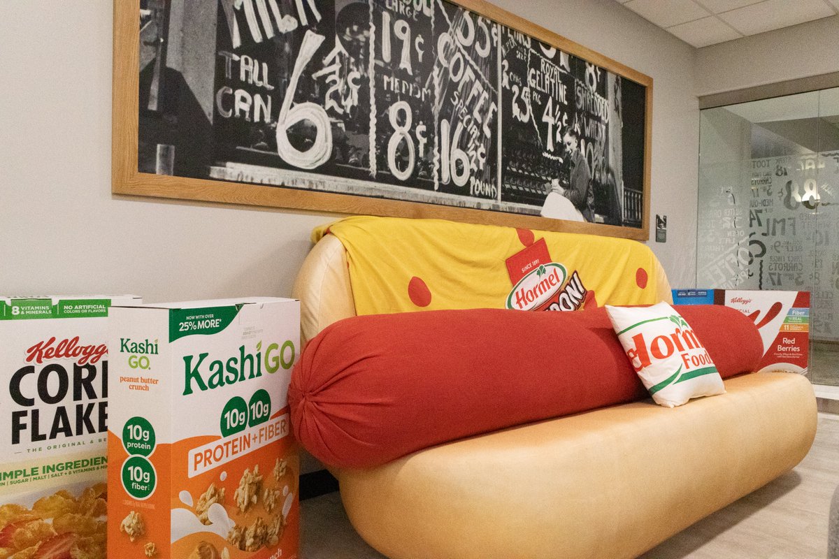 facilities_wmu's tweet image. The new Food Marketing Hub in Schneider Hall is officially open! This modern space supports hands-on learning, industry collaboration and student success.

We're proud to have helped bring this project to life—check it out and learn more: 🔗 wmich.edu/business/news/…