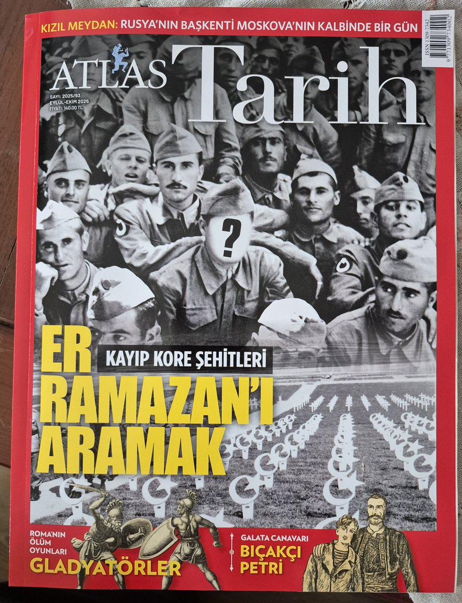 HarpCografyasi's tweet photo. Atlas Tarih'in Eylül-Ekim 2025 sayısında muhteşem bir dosya var:
Kunuri Muharebeleri'nde şehit olan Er Ramazan Demir'in naaşının Kuzey Kore'de bulunmasının öyküsü! 
Muharebe alanı arkeolojisinin, harp coğrafyası çalışmasının cok güzel bir örneği olan bu vakayı öncesinden başlayarak, daha sonra bulunan 3 şehitle birlikte bu yıl Türkiye'ye getirilişlerine kadar olan süreci sevgili @CemFakir mükemmel araştırmış, kaleme almış.
Kaçırmayın.
Teşekkürler @AtlasTarihDergi .