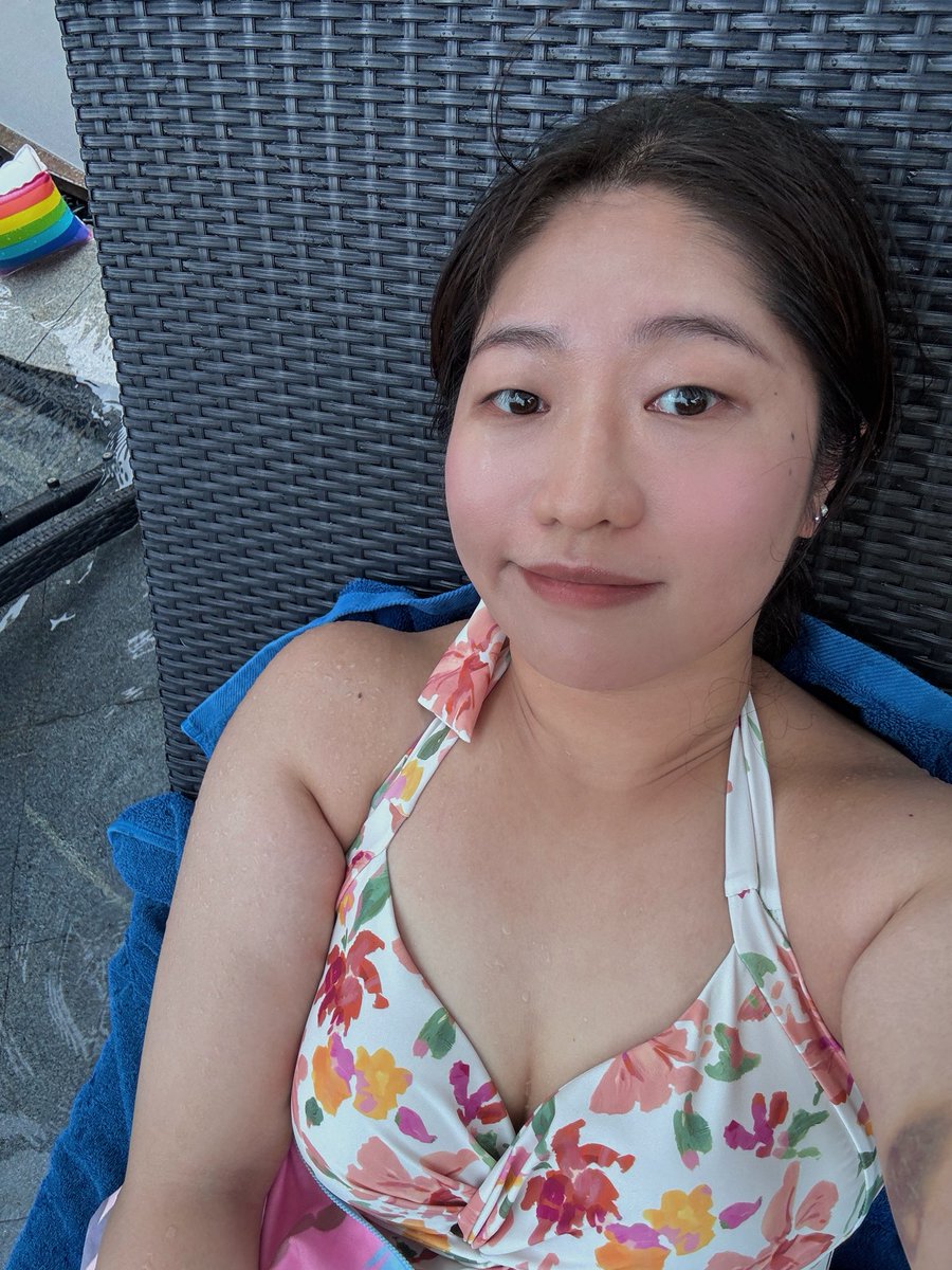 0o0haew's tweet photo. Sanya🏖️🌴 https://t.co/e0U7ELINug
