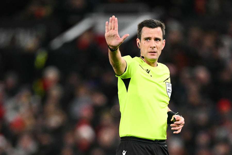 TorcidaGR's tweet photo. #EuropaLeague, #RomaLille: arbitra #Lambrechts. Al VAR #VanDriessche.
#ASRoma https://t.co/UwnEb9G67y