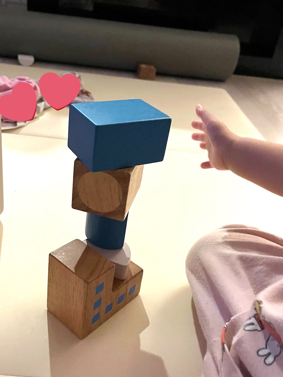 api_leisure's tweet photo. 1歳3ヶ月なんだけどすごいバランスで積み木を5段積んだwで天才かな？！ https://t.co/33yWIdZddI