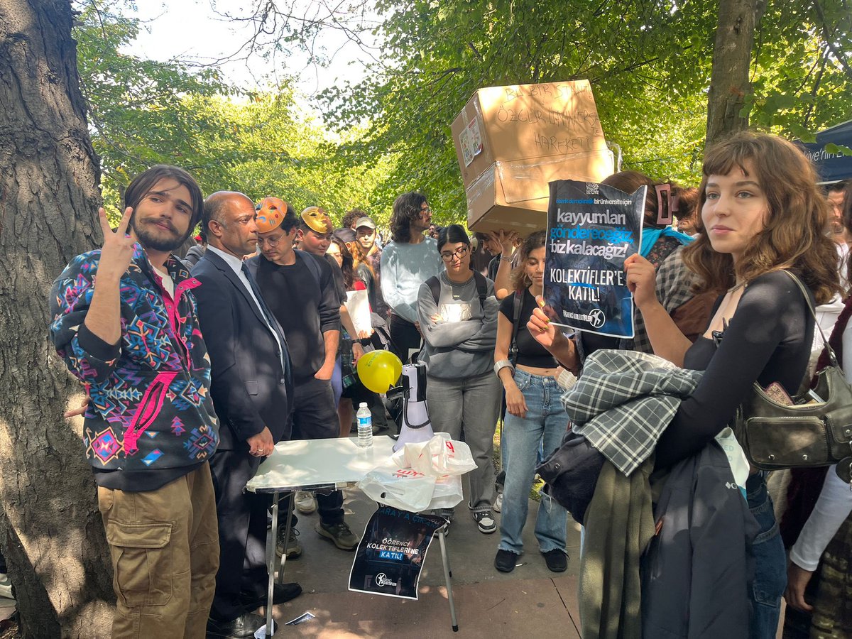 📍Yıldız teknik Üniversitesi

MASAMIZI AÇTIK!

Bizi engellemeye çalışan ÖGB’yi ve tarikatçılık oynayan faşist çeteleri kovduktan sonra masamızı açtık.

Onlar gidecek, biz kalacağız!