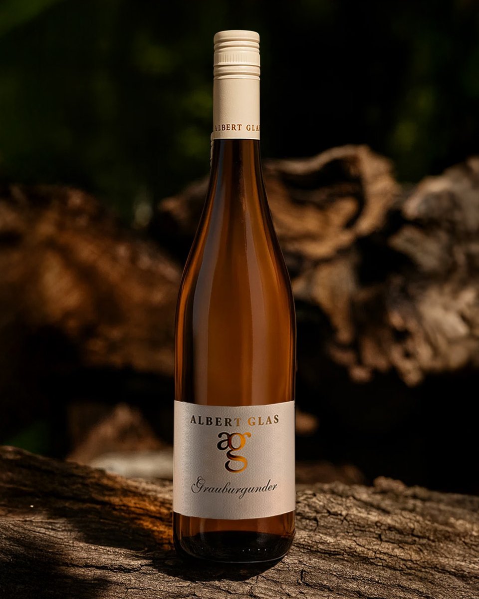 Grauburgunder, der Klassiker schlecht hin. Ein Wein der nicht nur zum geselligen Abend mit Freunden passt sondern auch zu einem leckeren Essen