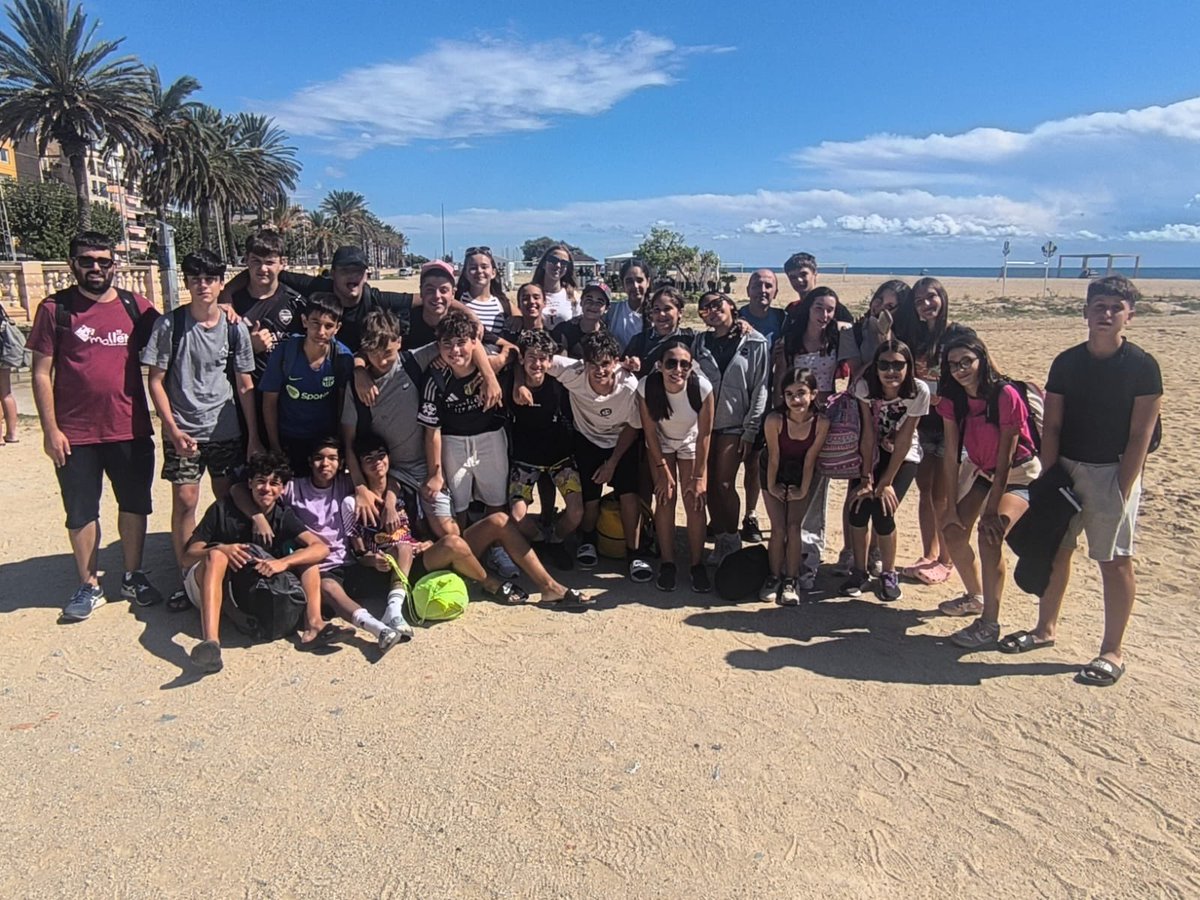 CEM1931's tweet image. |SECUNDÀRIA|

Els alumnes de #secundària han gaudit d’un dia de convivència, activitats esportives i moments de lleure a la platja. 🌊

#escolaCem #sortides #convivencia