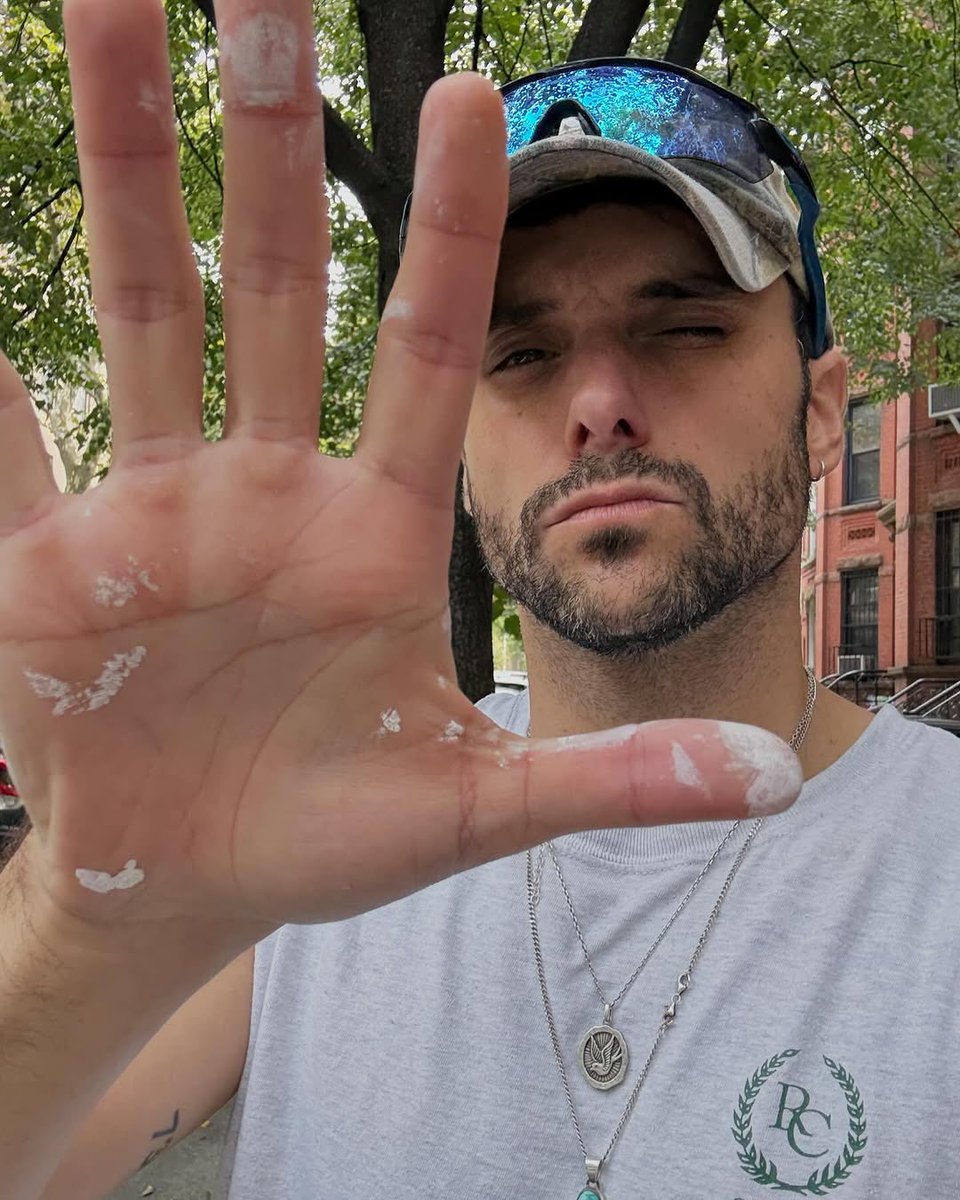 Jack Falahee France tweet media