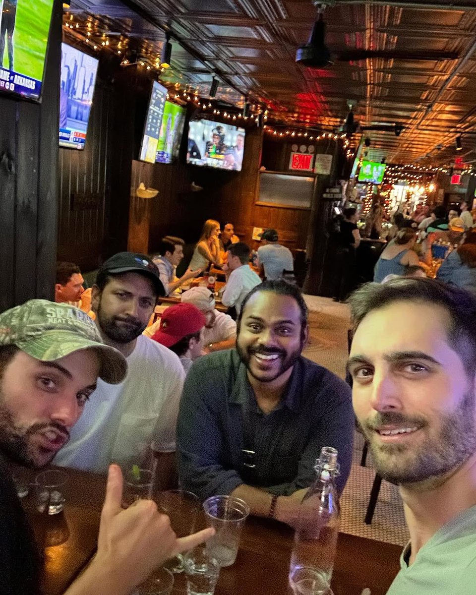 Jack Falahee France tweet media