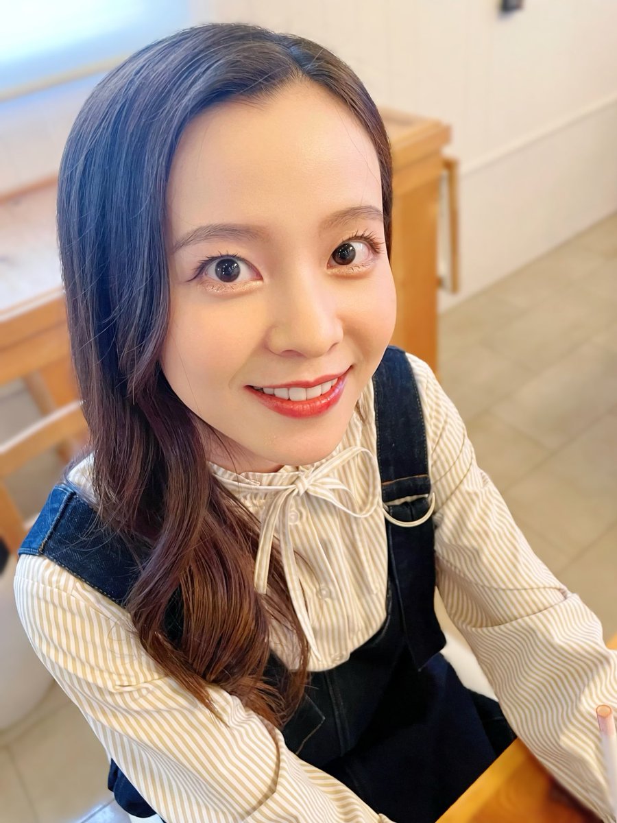 ひな♡ だーいすきないつめんがお花とデジカメと色紙くれた😭😭 色紙は