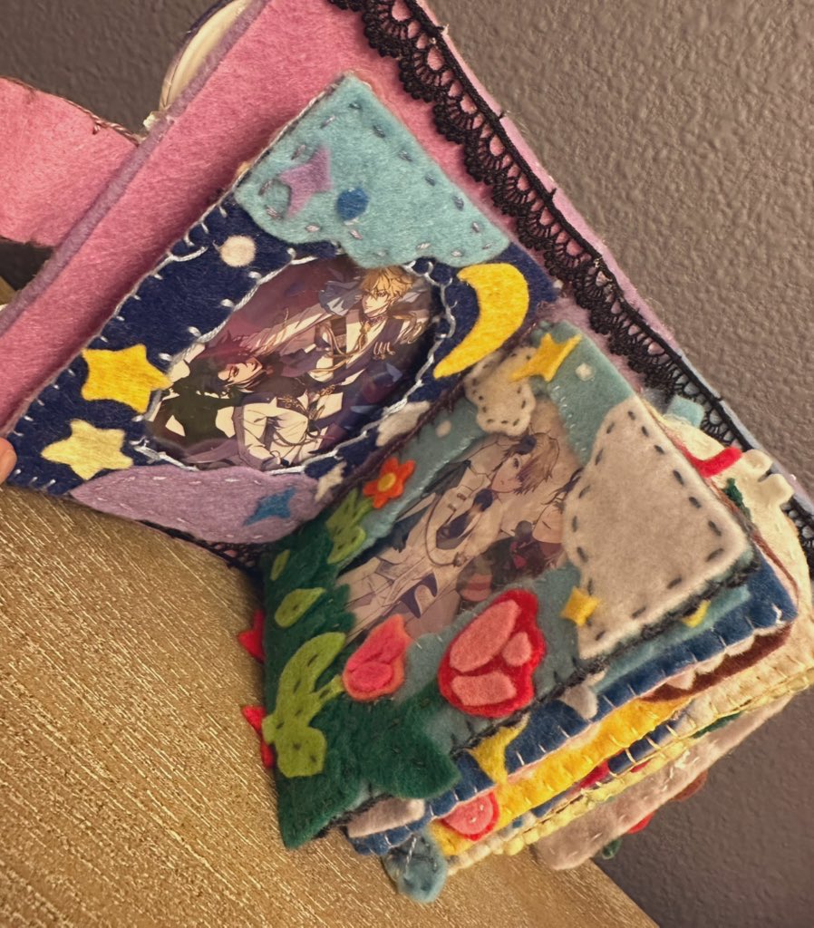 hotpot789's tweet photo. i made a felt photocard book for the moonlight symphony cards! thank you so much to the artists and organizers for all these lovely sampard items 💛 https://t.co/WDouraeTnY