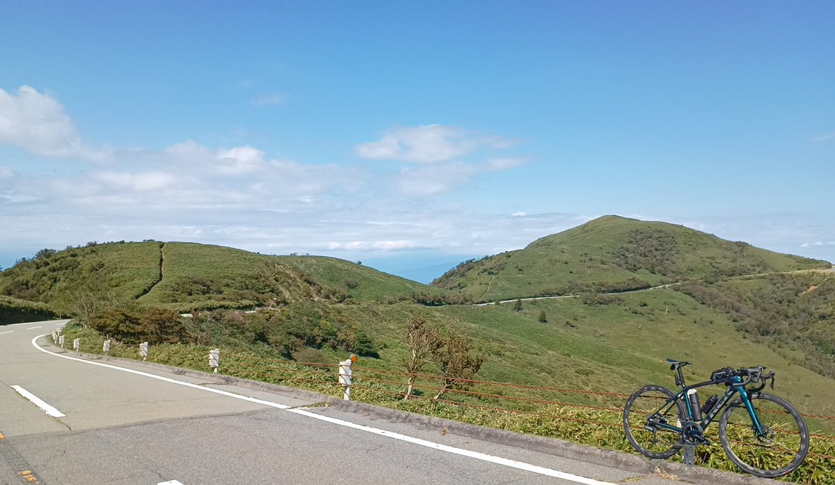 YKenneth3's tweet photo. 日帰りで西伊豆スカイラインへ🚴絶景の連続でしたがずっと強風の向かい風🍃
でも行ってよかったー✨
#ロードバイク #西伊豆スカイライン https://t.co/6faKtXsbIO
