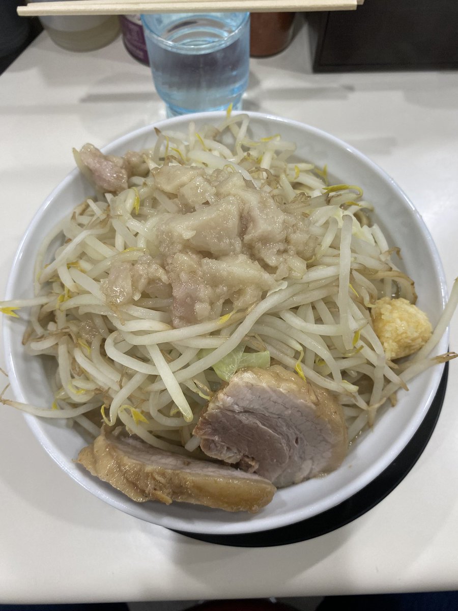 Torabus83's tweet photo. ラーメンブタMEN  上大岡

大ラーメン（麺360g）

ニンニクマシ・ヤサイマシ・アブラ

マシ🍜　5ヶ月振りのG系ラーメン https://t.co/6rw7fu2b41