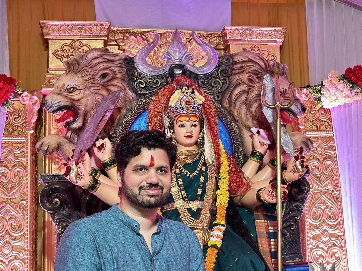SardesaiVarun's tweet photo. प्रभाग ८७ आणि ९३ मधील नवरात्र उत्सव मंडळांना भेट देऊन देवीचे दर्शन घेतले🙏 https://t.co/gveQH0FXVs