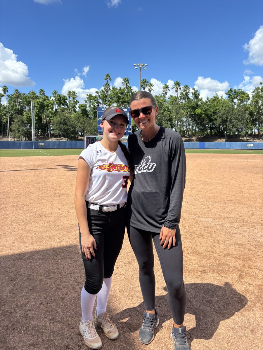 PaitynDonalson's tweet photo. #sundayfunday @FGCU_Softball @LindsayFico @DevynFlaherty @courtneygettins and thank you to @infernosweatt for the invite!
@sfinferno09 @FeNowling https://t.co/d4I8NZmU6e