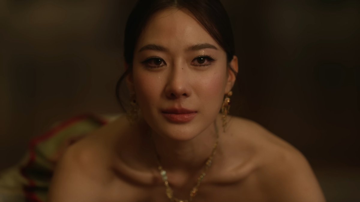 mintydaisyy's tweet photo. ชอบอะ MV #เลือกฉันก่อนเธอ นำเสนอในมุมของผู้หญิงสองคนที่รอที่จะถูกเลือก

ความเจ็บปวดของเมียหลวงที่ผัวมีเมียรอง ต่อให้ตัวเองเป็นเมียหลวงแต่ความรู้สึกมันชัดเจนว่าผัวรักเมียรองมากกว่า —เลือกที่จะรักฉันก่อนเธอคนนั้นได้ไหม

เมียรองก็ต่อให้ถูกรักยังไง แต่ถ้าผู้ชายต้องเลือกยังไงเขาก็เลือกที่เมียหลวงที่เป็นหน้าเป็นตามากกว่า ตัวเองเป็นแค่เมียรองที่อยู่ในบ้าน ต้องนั่งอยู่ข้างหลัง ต้องเดินตามหลัง ต่างคนที่รอที่จะถูกเลือก