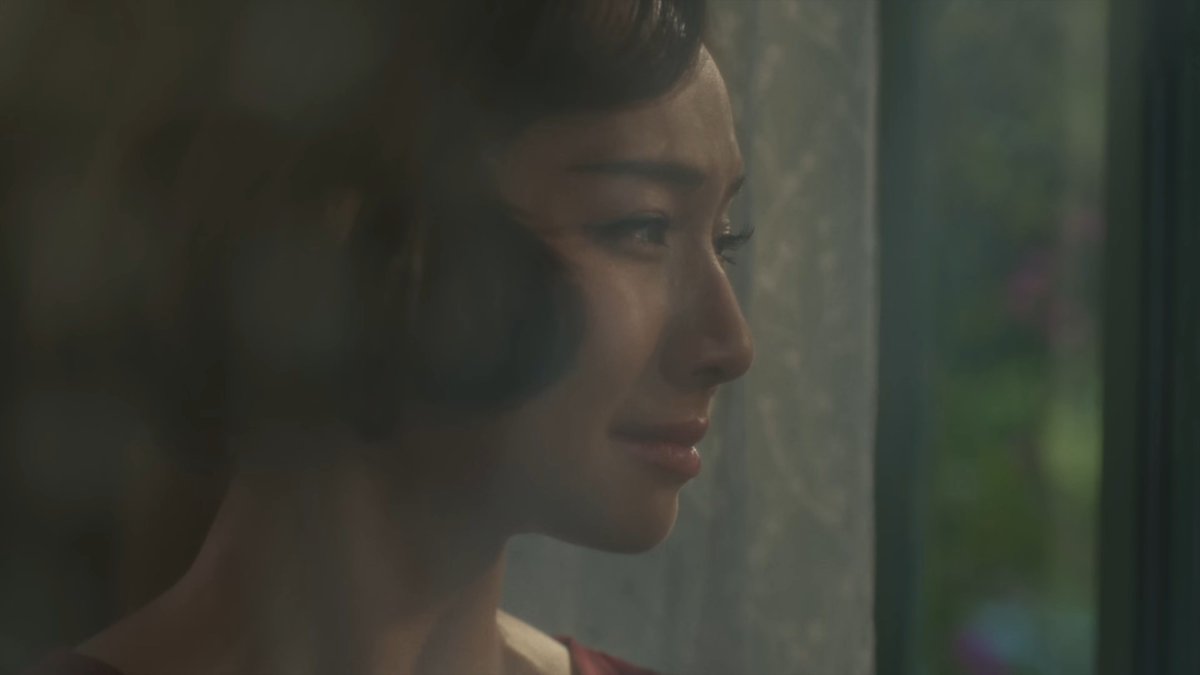 mintydaisyy's tweet photo. ชอบอะ MV #เลือกฉันก่อนเธอ นำเสนอในมุมของผู้หญิงสองคนที่รอที่จะถูกเลือก

ความเจ็บปวดของเมียหลวงที่ผัวมีเมียรอง ต่อให้ตัวเองเป็นเมียหลวงแต่ความรู้สึกมันชัดเจนว่าผัวรักเมียรองมากกว่า —เลือกที่จะรักฉันก่อนเธอคนนั้นได้ไหม

เมียรองก็ต่อให้ถูกรักยังไง แต่ถ้าผู้ชายต้องเลือกยังไงเขาก็เลือกที่เมียหลวงที่เป็นหน้าเป็นตามากกว่า ตัวเองเป็นแค่เมียรองที่อยู่ในบ้าน ต้องนั่งอยู่ข้างหลัง ต้องเดินตามหลัง ต่างคนที่รอที่จะถูกเลือก