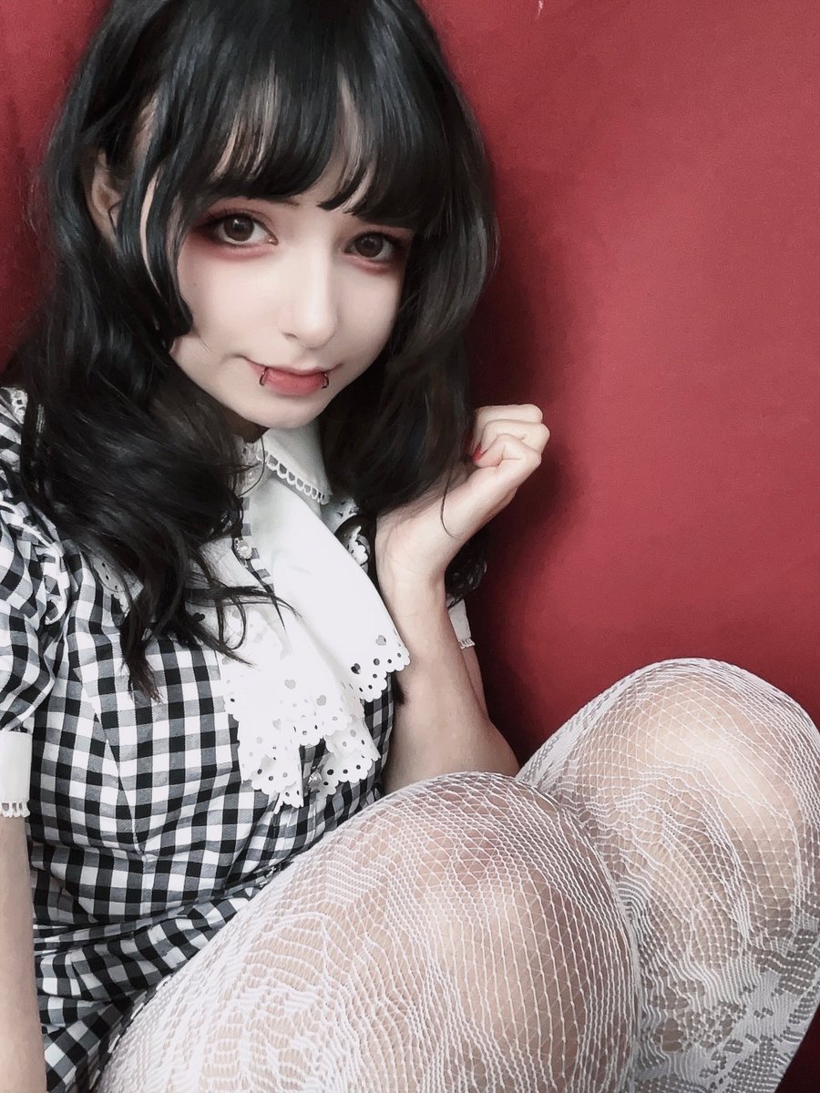 浏 览 量 很 差 所 以 我 更 新 了 🔝 现 在 我  需 要 钱 来 救 赎 我 的 灵 魂。谢谢
Н а д е ю с ь, ж и з н ь  с т а н е т  л у ч ш е.😎