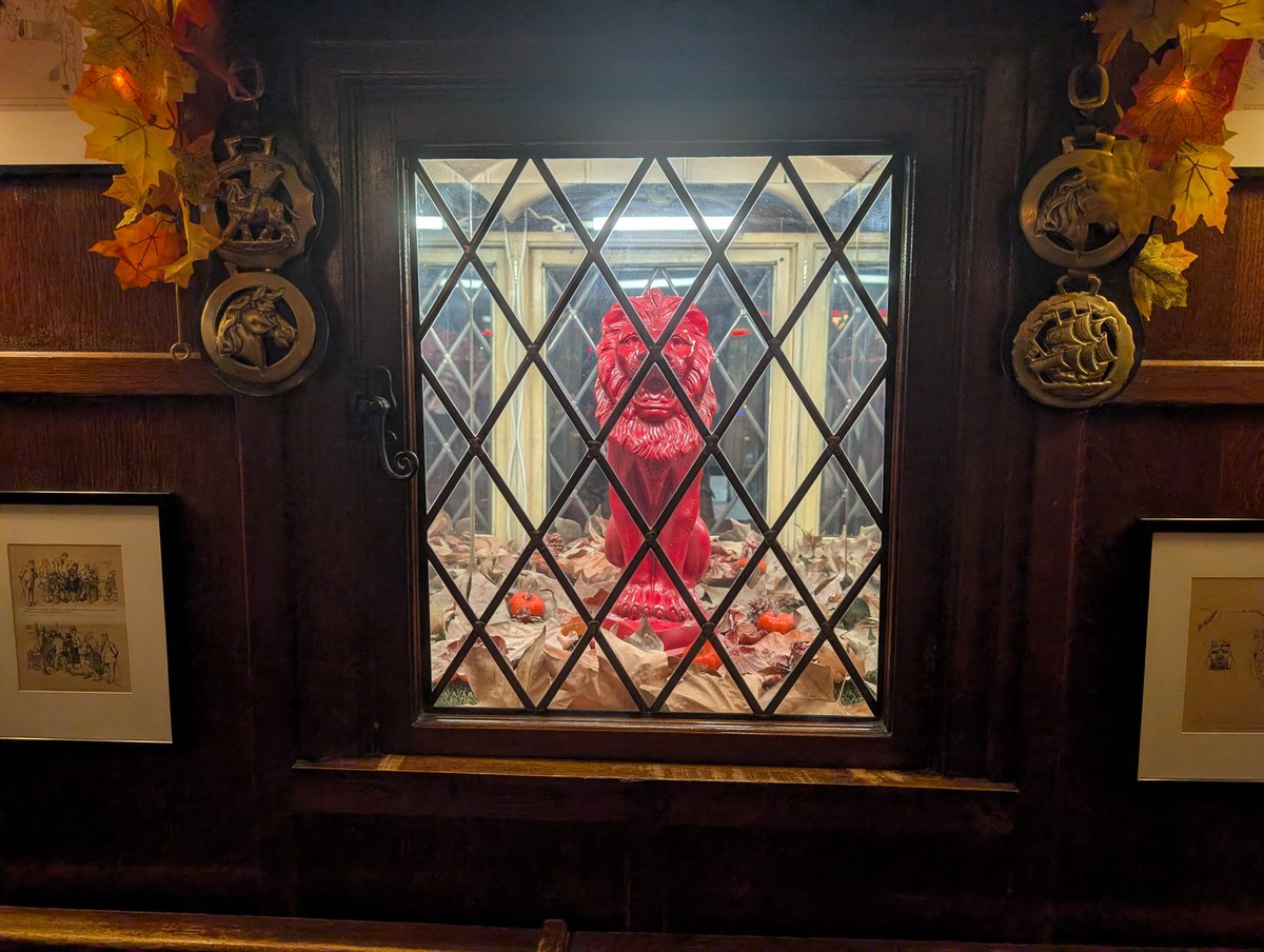 Apparently the end is finally in sight for the scaffolding which has partly obscured the Red Lion on Crown Passage in St. James's for over two years. Some of it may even be coming down this week, and the rest of it should be gone before Christmas.

Still love this pub either way!