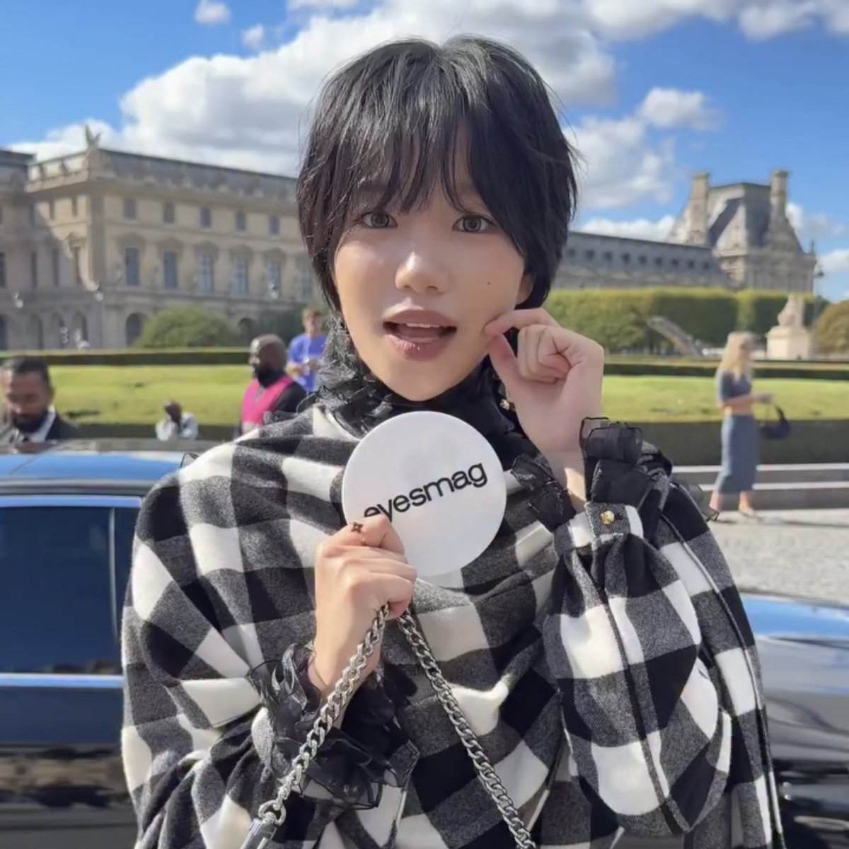 siwanyurilvr's tweet image. YURI IS IN PARIS FASION WEEK AND WITH A SHORT HAIR OH MYY😭😭😭