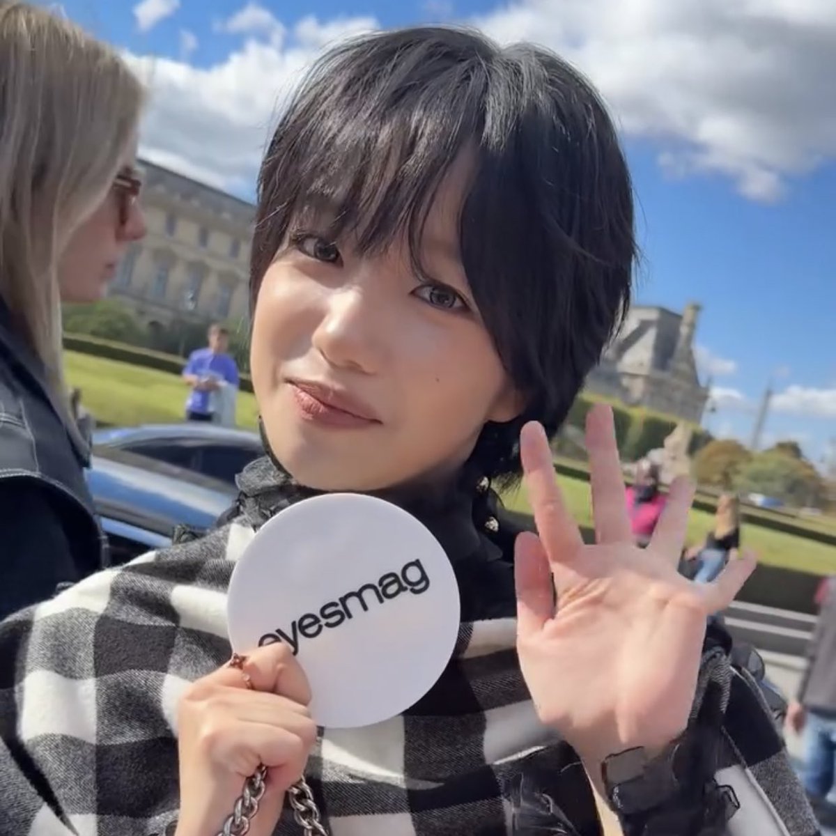 siwanyurilvr's tweet image. YURI IS IN PARIS FASION WEEK AND WITH A SHORT HAIR OH MYY😭😭😭