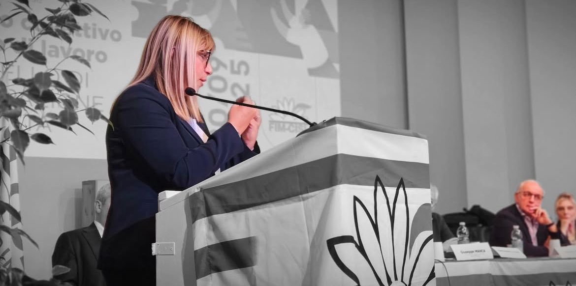 #DanielaFumarola a Torino: “Servono ammortizzatori sociali specifici per consentire ai lavoratori di attraversare la transizione, magari associandoli a un diritto/dovere a formarsi al nuovo modo di produrre. Chiediamo il rilancio di un nuovo piano Automotive, dopo il taglio