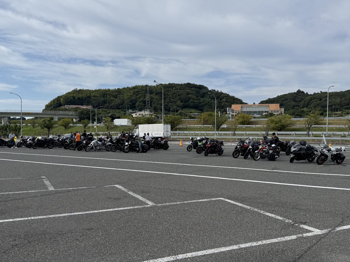 Rachel77u's tweet photo. 先日の #アワイチ の工程を思い出しながらの平日。淡路島は #HarleyDavidson が多くて、バイクも乗っている方もカッコいい✨景色も綺麗✨楽しかったなぁ( *´꒳`*) https://t.co/XjuT2XjUvA