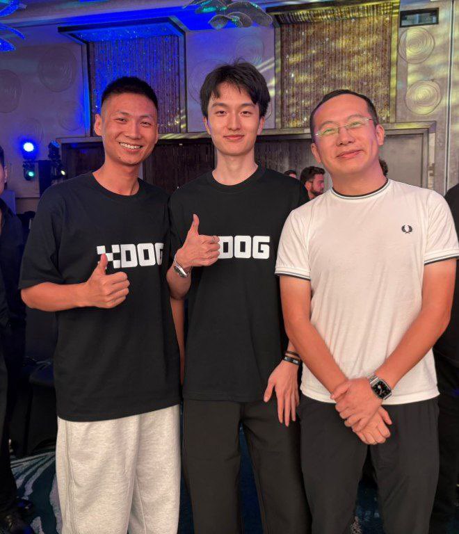 Ljv5Dniyok72191's tweet image. 在我印象当中，我兄弟徐老板@star_okx 很少跟人合影的吧？这一次跟我们 #XDOG 社区的管理合影，并且带着慈祥的笑容！这一次的 #XLayer  链上meme维一只有一个xdog摆台在最醒目的位置！这会释放出什么信号呢？我们拭目以待！期待10月2号！XLayer会议，飞哥！@felix_okx 牛哥！@bull_bnb 
#OKB  #OKX…