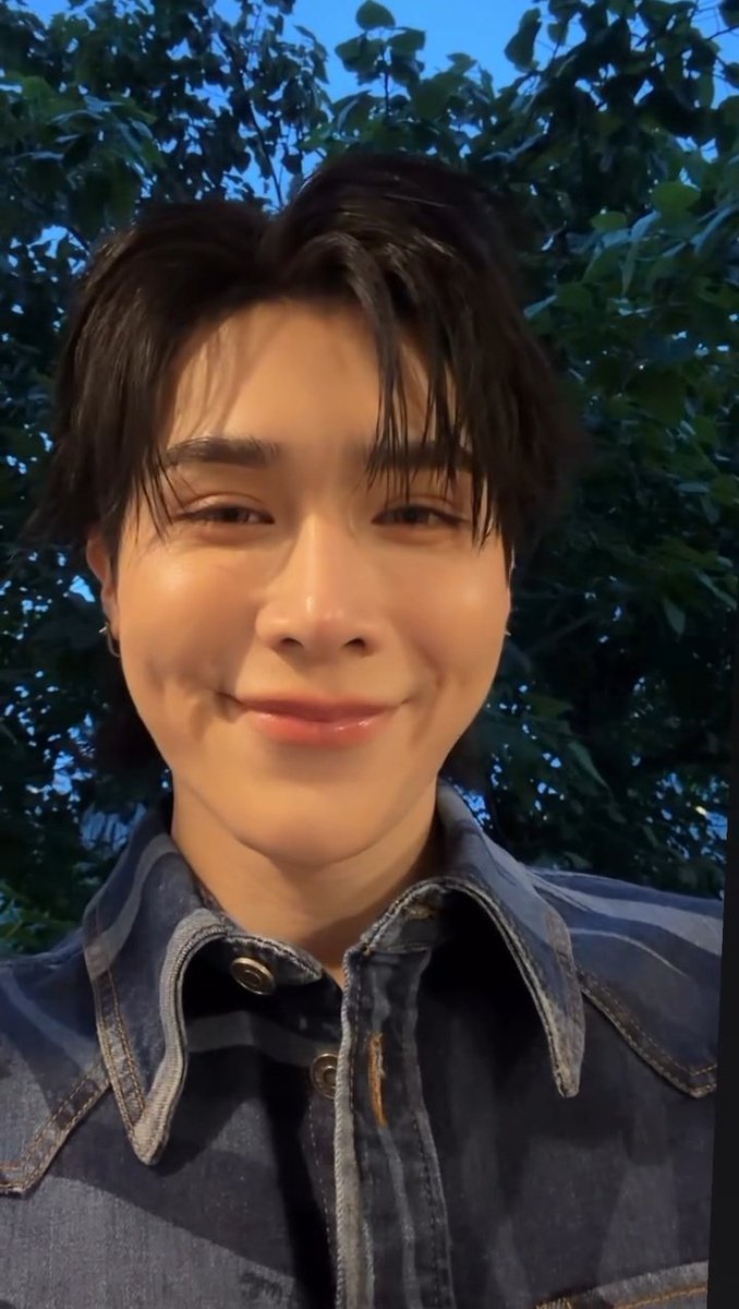 Show some mercy on my heart Khun Wasuthorn!! It can't take this much handsomeness and cuteness at a same time!! 🫠❤️‍🔥

FORTPEAT X PUCCI
#PucciPassePartout 
#PATLuxuryGroup