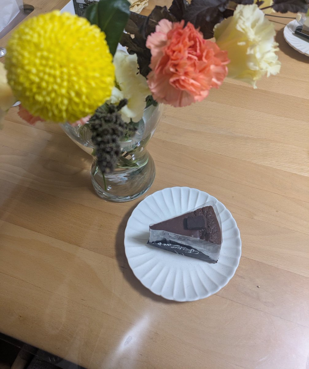 エクレア(イレイナ)@雑多垢 tweet media