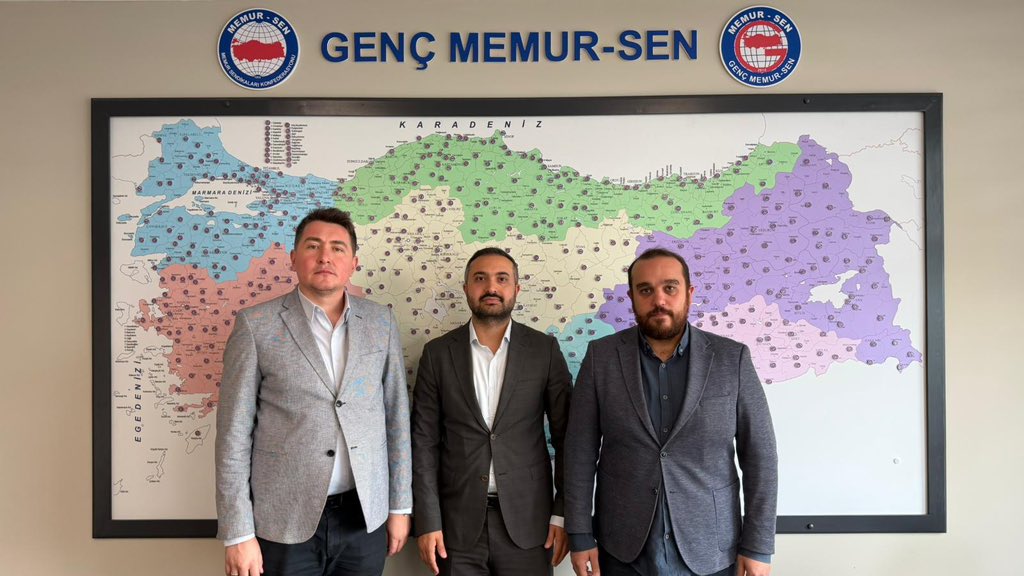 oguzhantuncatr's tweet photo. 📍Genç Memur-Sen

Genç Memur-Sen İl Başkanı Sn. @Bekir_ENGUL63’ü ziyaret ettik.

İçten ev sahipliği ve hoş sohbeti için teşekkür eder, yolunun daim açık olmasını dileriz. https://t.co/AB3pd3lbLv