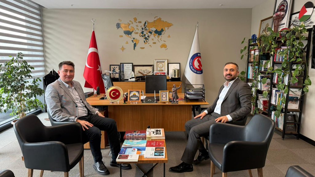 oguzhantuncatr's tweet photo. 📍Genç Memur-Sen

Genç Memur-Sen İl Başkanı Sn. @Bekir_ENGUL63’ü ziyaret ettik.

İçten ev sahipliği ve hoş sohbeti için teşekkür eder, yolunun daim açık olmasını dileriz. https://t.co/AB3pd3lbLv