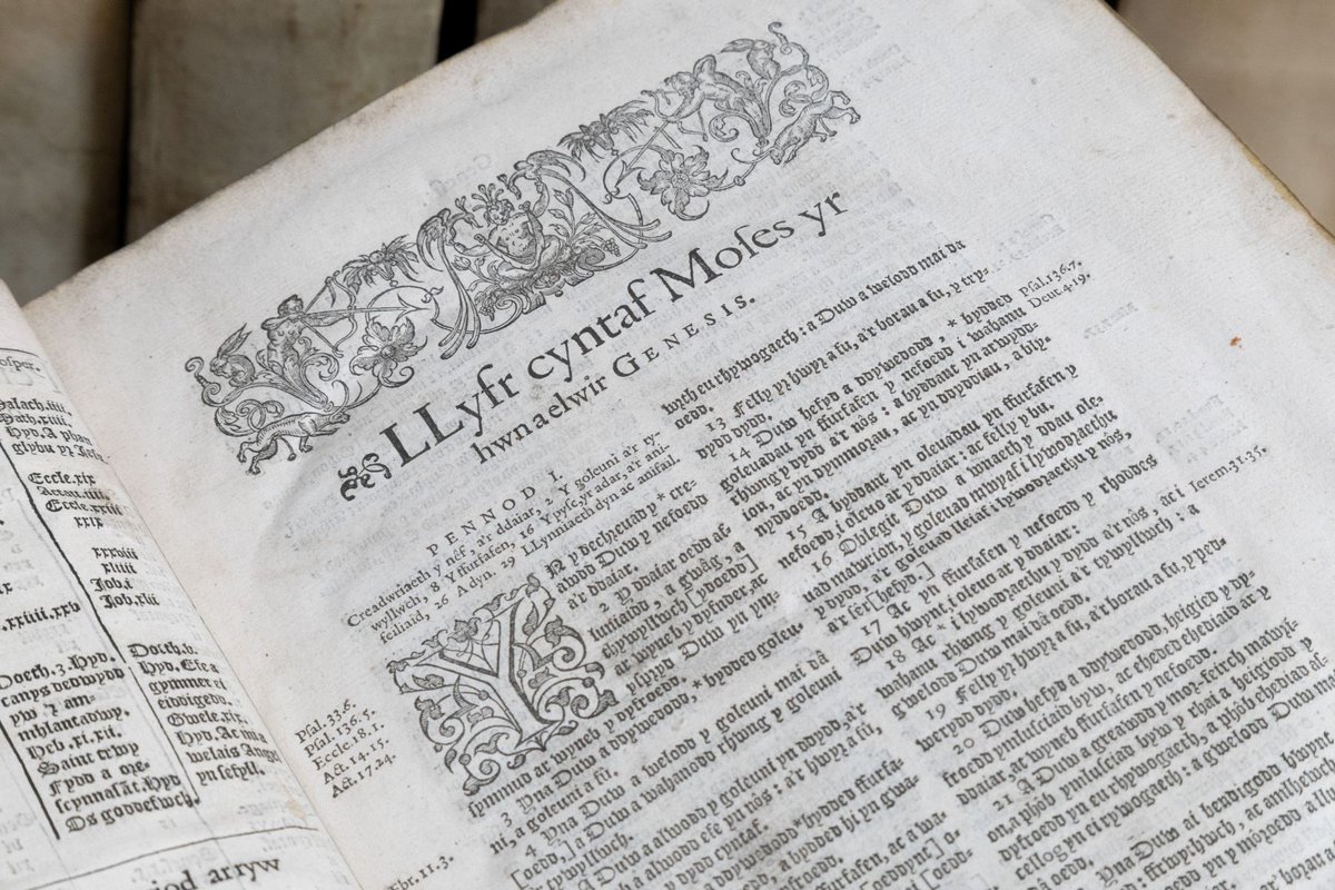 wabbey's tweet image. On #InternationalTranslationDay, we&apos;re celebrating this rare 1588 edition of the Bible from the Abbey&apos;s collection - the first complete translation of the Bible into the Welsh language.

The Bible was given to us by Bishop William Morgan, who had been commissioned to produce a…