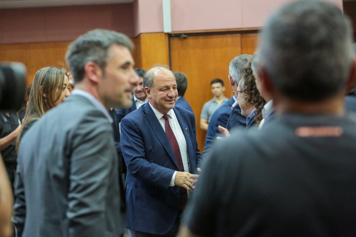 ricardo_villada's tweet photo. #FOGASAL viene a brindar un respaldo concreto a #pymes y #emprendedores salteños.

Su objetivo es claro: solucionar la dificultad histórica de acceder al crédito, ofreciendo garantías que antes no estaban al alcance.

Con un fondo inicial de $2.000 millones, aportados por @GobiernoSalta y @CFI_Argentina , el gobernador @GustavoSaenzOK y @IgnacioLamothe pusieron en marcha una herramienta que abre puertas a más producción, empleo y oportunidades en todo el territorio.

Porque sabemos que detrás de cada proyecto hay familias, sueños y futuro, FOGASAL está para acompañar a quienes hacen grande a #Salta.

#FOGASAL #Salta