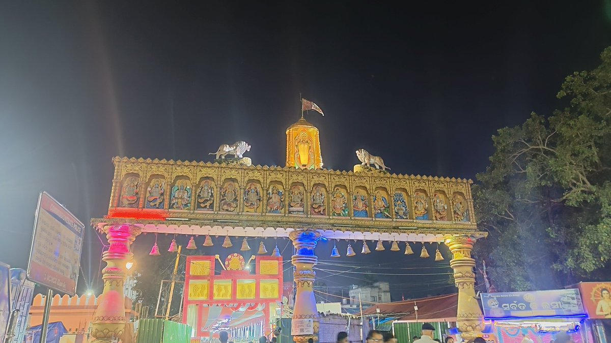 TeamSCCPCT's tweet image. ଦୁଇଟି ଫୋଟୋ କଟକ ପ୍ରତି ଅବହେଳା ର କଥା ବଖାଣୁଛି। 😐

ପୁଜା ବଜାର ରେ କଟକ ର ଦୁଇ ପ୍ରମୁଖ ଜାଗା ରେ ଆଲୁଅ ହିଁ ଜଳୁନି, କଟକ କୁ ସବୁବେଳ ଏକ ଅବହେଳିତ ସହର କରି ରଖୁଥିବା ପ୍ରଶାସନ ର କି ମନ୍ଦ ଉଦ୍ଦେଶ୍ୟ ରହୁଛି!!!
@CMCCuttack @CuttackDM @sofiafirdous1 @BiswalSouvic @BhartruhariM @odisha_tourism