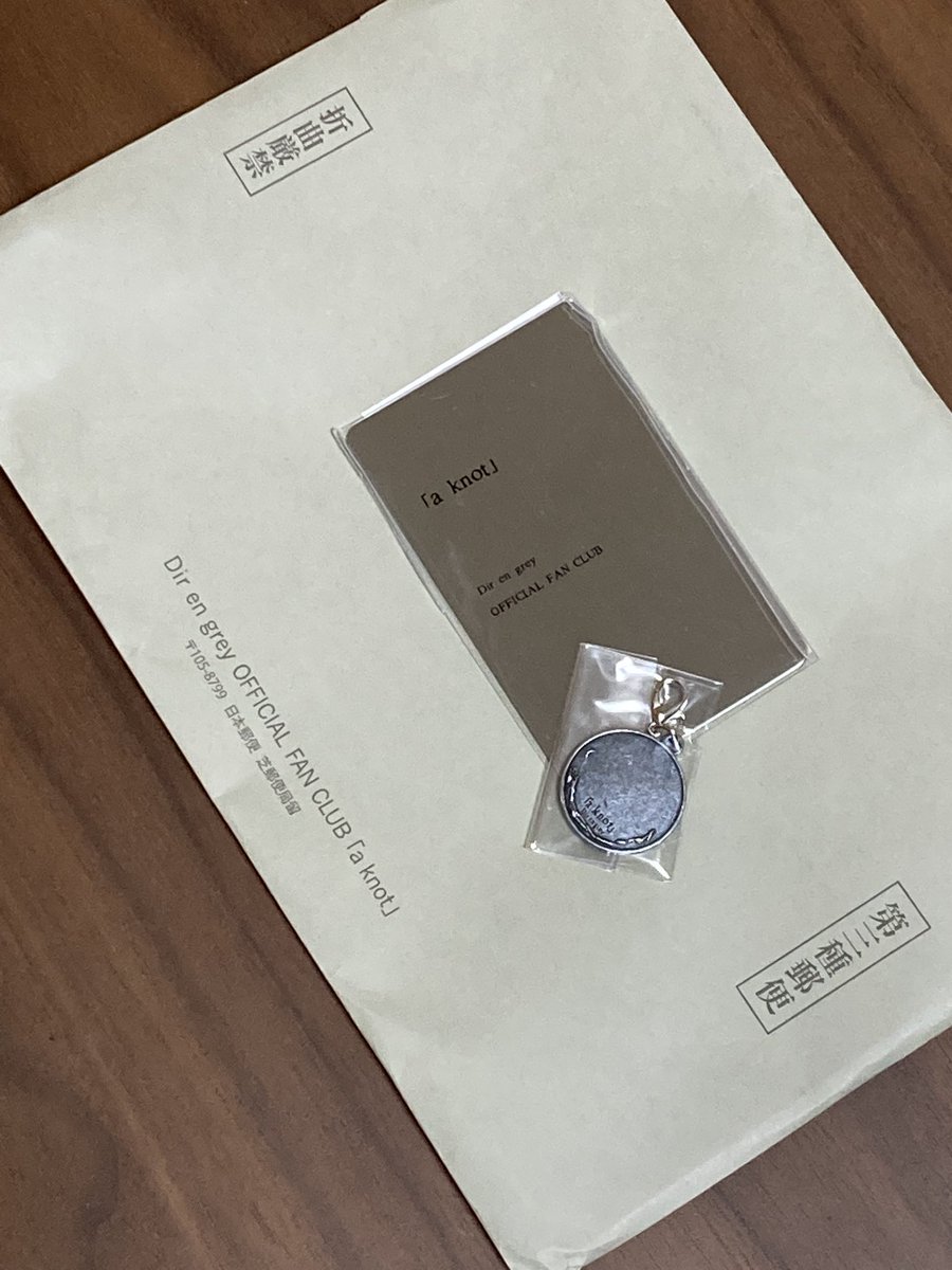taamaaagoooo's tweet photo. と、届きましたー!
初めてのDIR EN GREYの会報😳
皆さんのポスト見てずっとソワソワしてました
中身が濃い!
メンバーの皆さんに、以前より少し近づけた気がしました
こんなんが年4回あるなら、もっと早くファンクラブ入るべきやったー😳
いつかノ限ライブに行くのが次の夢
#DIRENGREY
#aknot https://t.co/fdxN0POOBU