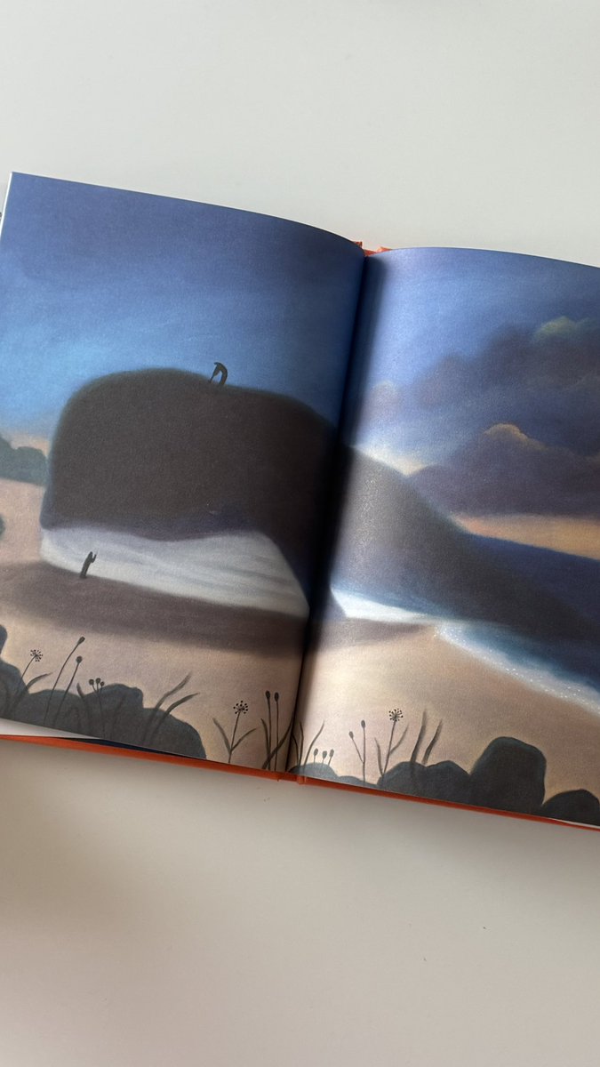 mors_solaa_'s tweet image. #도서제공 
『삼체』로 유명한 류츠신 작가님의 신간이 무려 sf 판타지 ‘동화’예요...... 동화라고 하지만 아이들을 위한 동화보다는 어른들을 위한 동화예요

땅에 사는 사람들은 모두 하늘에 자기 별을 가지고 있고 그 별이 빛을 잃어가게 되면 병으로 죽는대요 그래서 연인을 살리기 위해 모든…