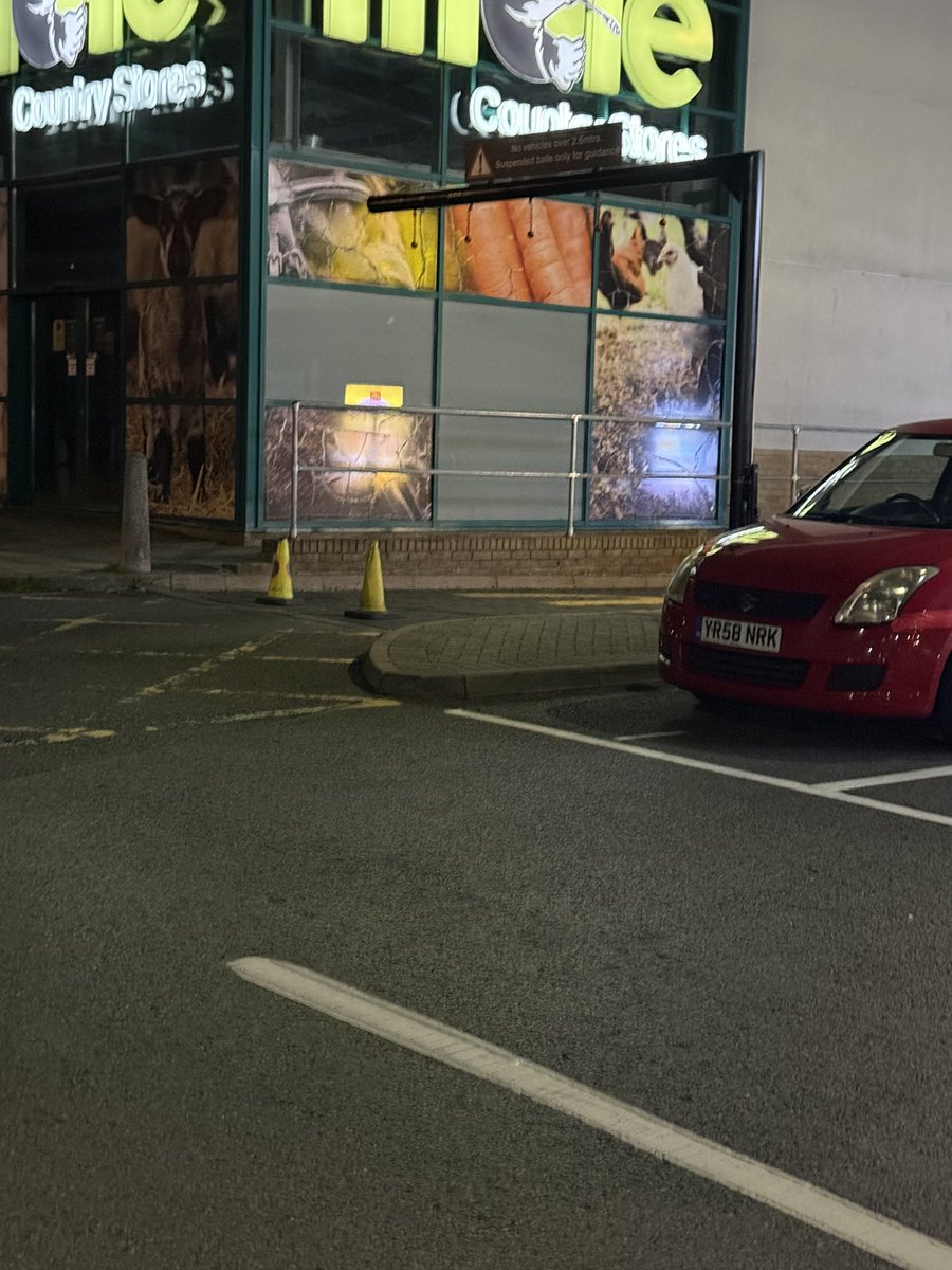 bluetide's tweet photo. @McDonaldsUK in Andover if your going to close not only the restaurant but also the drive through. Can you please mark it as closed in the app. https://t.co/MABVaKZ1ol