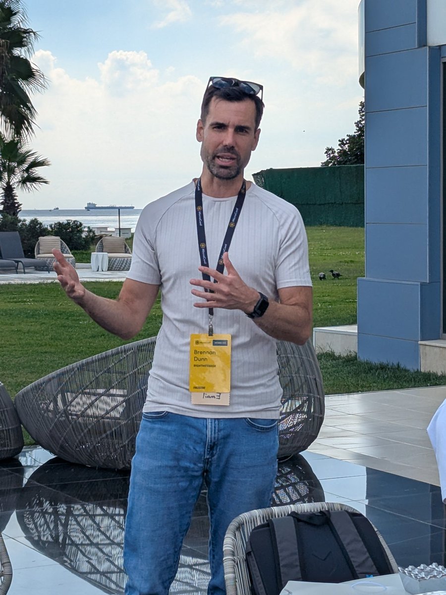 paulkoer's tweet photo. Fantastic workshop by @brennandunn of @rightmessageapp on customizing your messaging to your customers specific situation by the pool 🏊‍♂️ at #MicroConf https://t.co/VOMHNoa02j