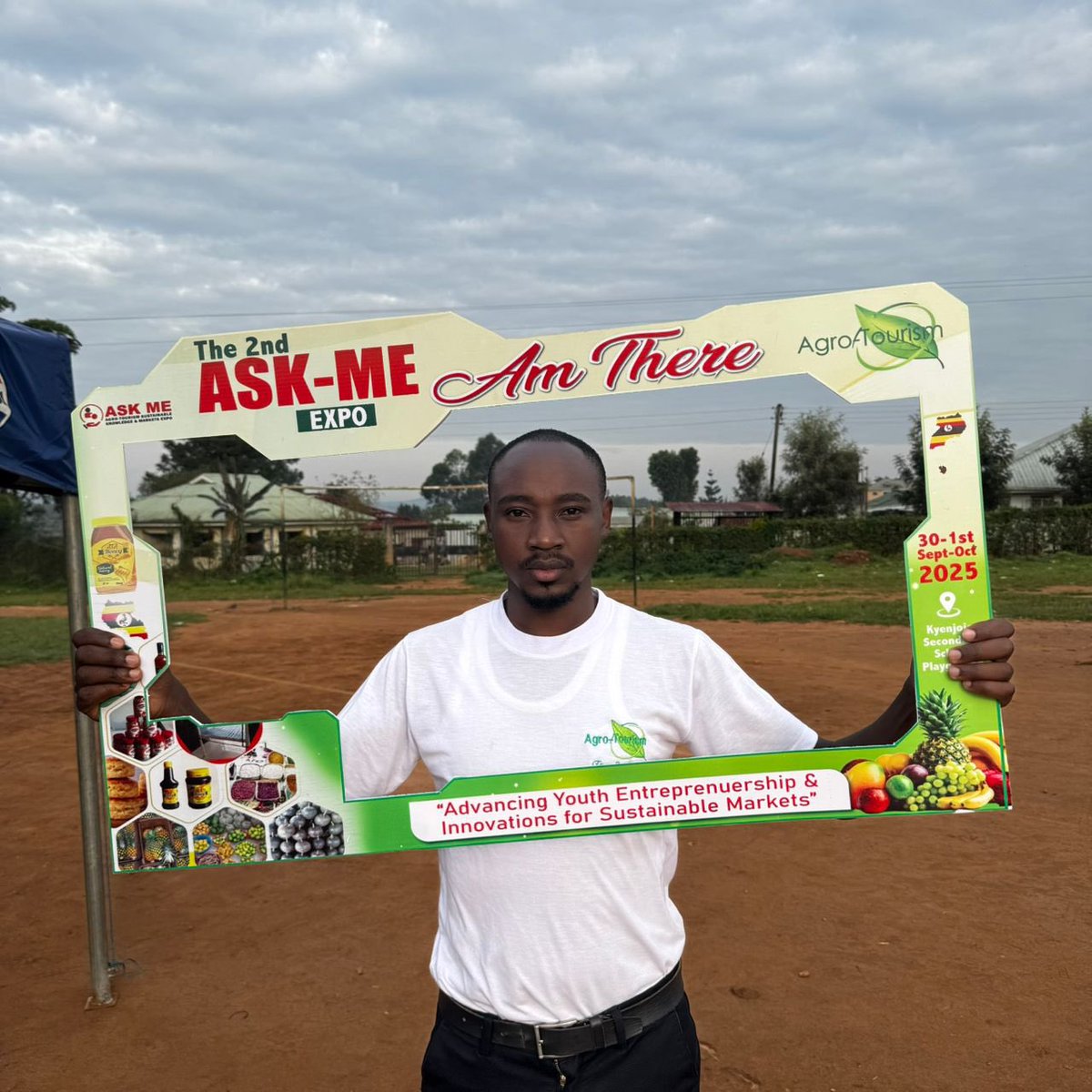 At Kyenjojo Secondary School Playground, the 2nd AskMe Expo is currently underway. 

 A few pictures of the attendees holding the placard for the event

#Agrotourism
#AskMe
📸#Courtesy