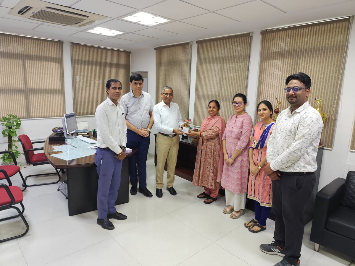 FCI_Gujarat's tweet photo. क्षेत्रीय कार्यालय,अहमदाबाद में  14/09/2025 से 29/09/2025 तक हिंदी पखवाड़े का आयोजन किया और 29/09/2025 को समापन समारोह आयोजित किया गया। कार्यक्रम में विभिन्न प्रतियोगिताओं के विजेताओं को सम्मानित किया गया व वरिष्ठ अधिकारियों द्वारा हिंदीके प्रचार-प्रसार पर विचार व्यक्त किए गए। https://t.co/beXfVgM4ii