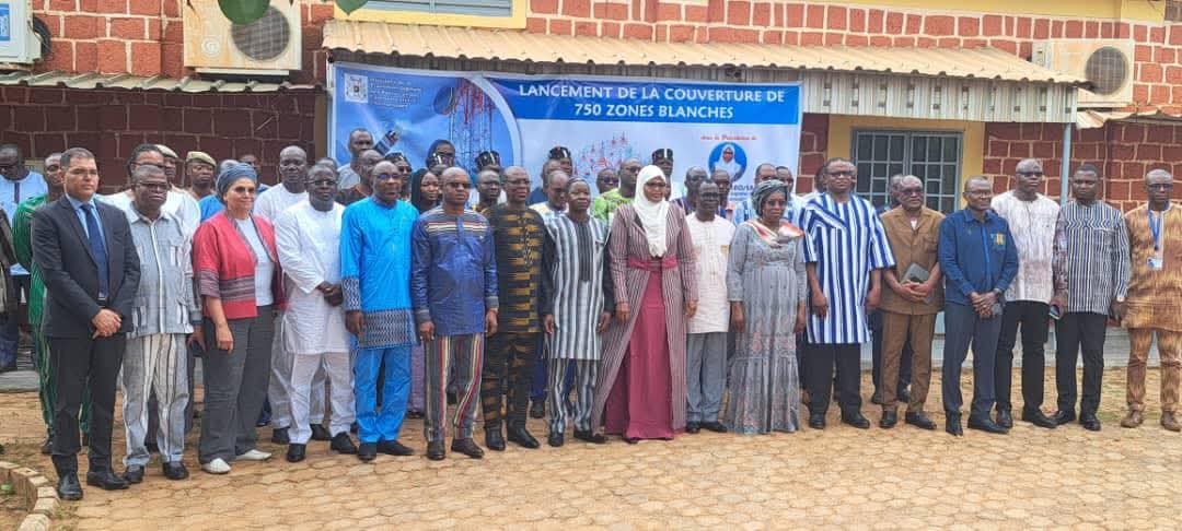 burkina24's tweet photo. 🔴 #Numérique Le Burkina Faso lance une #offensive à 35 milliards de FCFA pour #connecter 750 zones rurales  

https://t.co/c5Ec4WU8dC https://t.co/cZfH0GlcmT