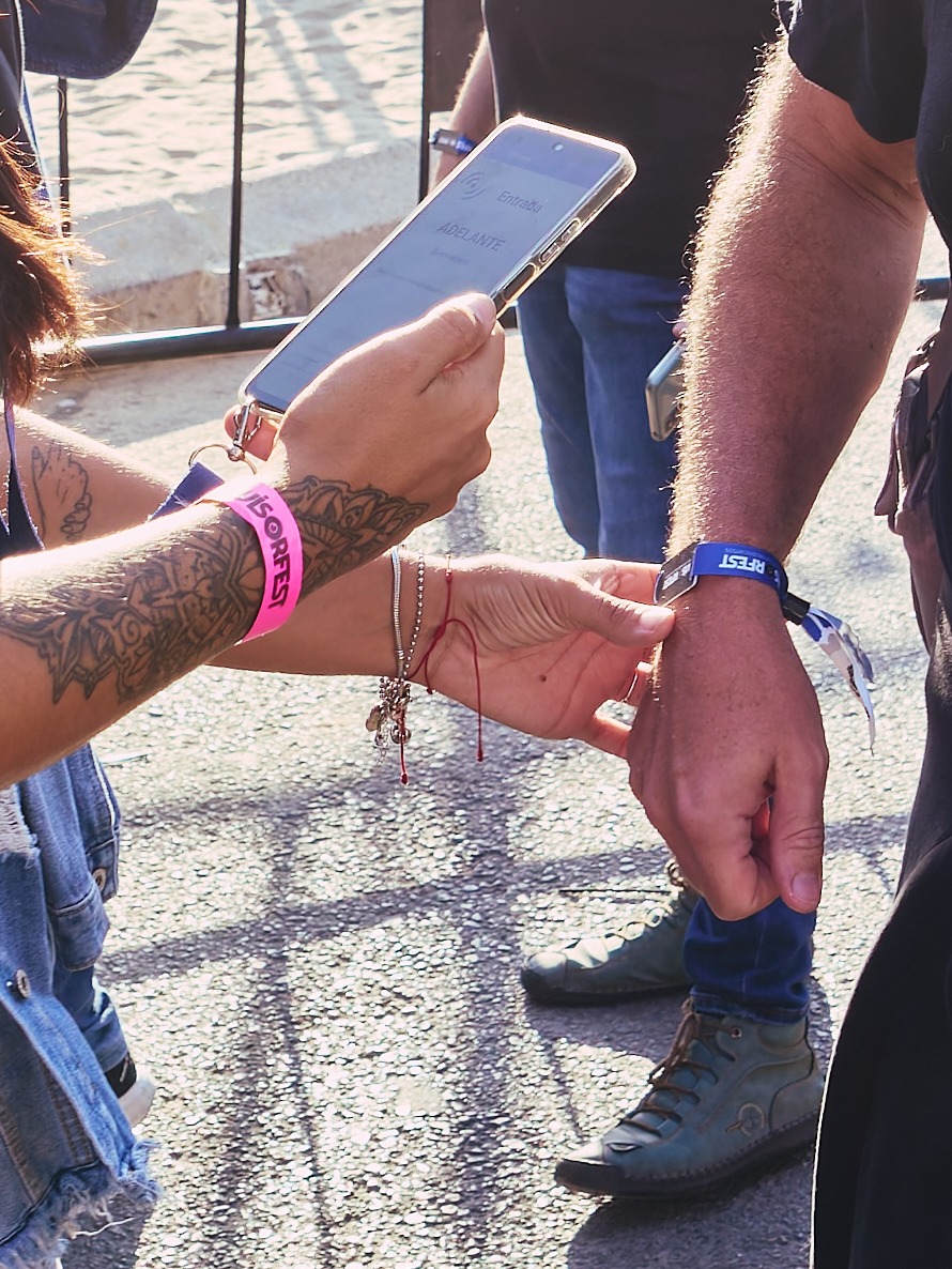 📢¿Te quedó saldo en la pulsera? Ya puedes solicitar tu devolución.

✅ El plazo es desde el dia 30/09  hasta el  14/10 

↙️
cashless.idasfest.com/eventos/devolu…