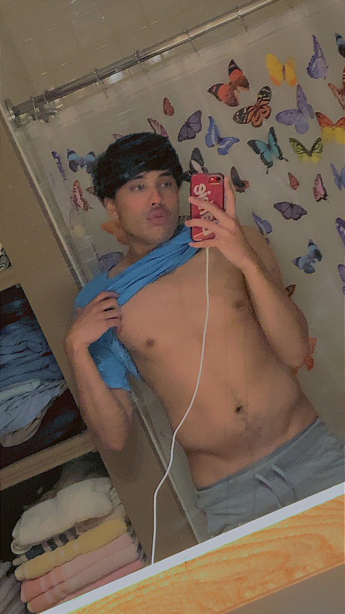 slashersxo's tweet photo. 🧢 HAPPY HORROR-TWINK TUESDAY! 🚹

#HorrorGay #BarbieBoy #GayHorror #Baddie https://t.co/f0lyJXtsyh