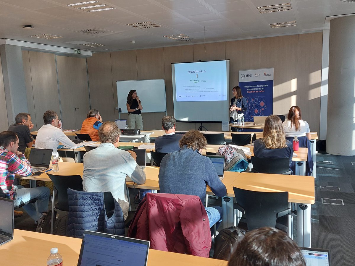empresasjcyl's tweet photo. 📗👀Ayer presentamos a los alumnos #Gestidi la comunidad de innovación #ESCALA, donde esperamos poder contar con ellos en el futuro.
#ICECYL, #FEDER, #InnovacionAbierta https://t.co/tOsnIUw33L